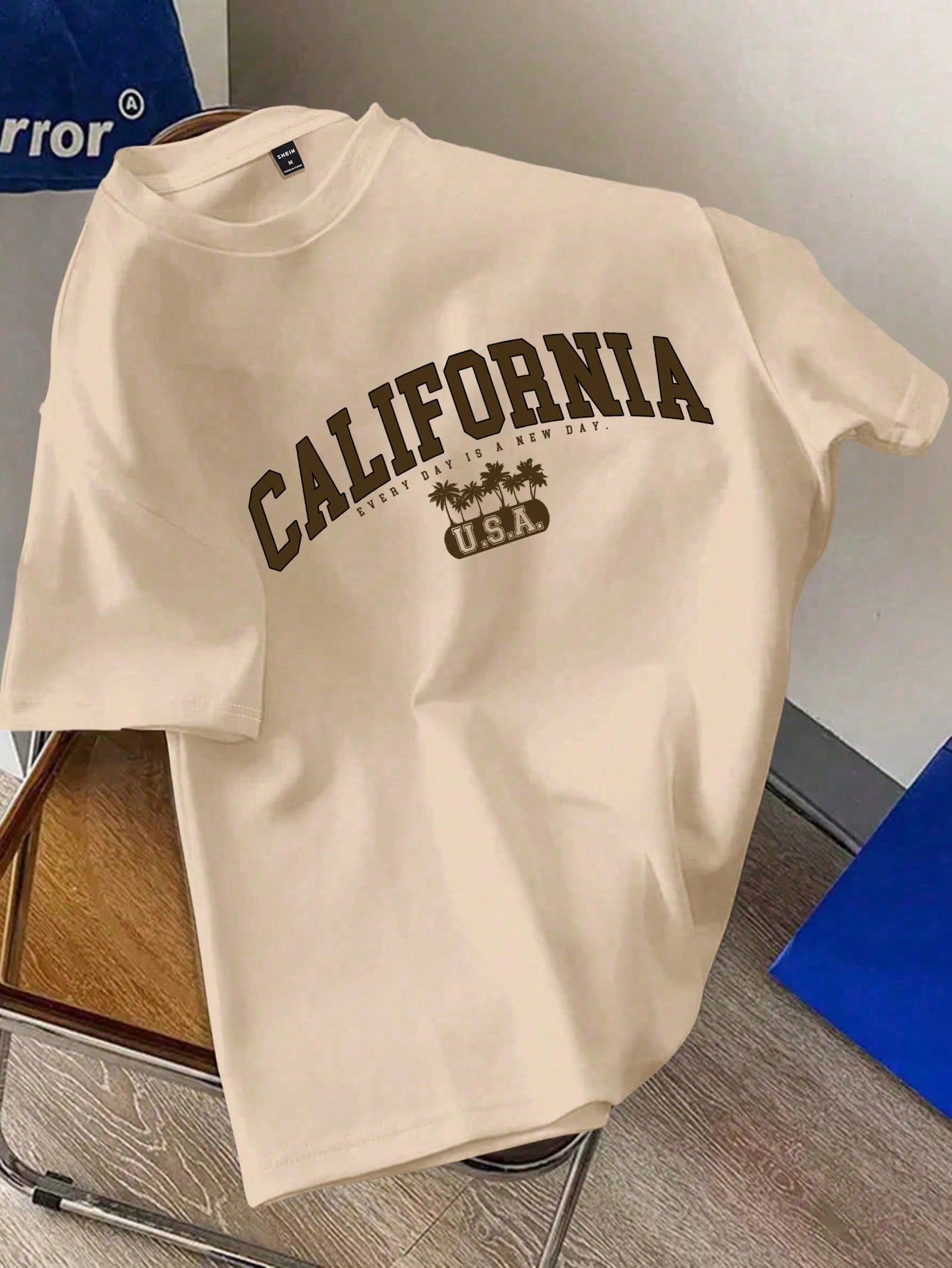 Men's Casual Beige Graphic Tee - đánh giá và giá Tee Graphic Print
